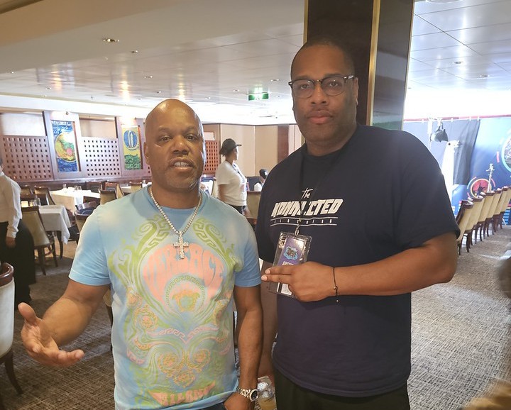 Celebrity & Entertainment Photo 39 upload area
